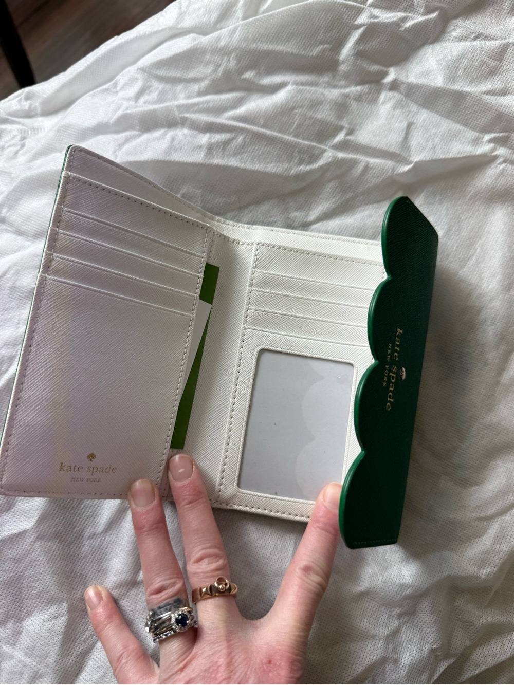 kate spade green scallop-flap wallet with gold logo - Picture 5 of 9